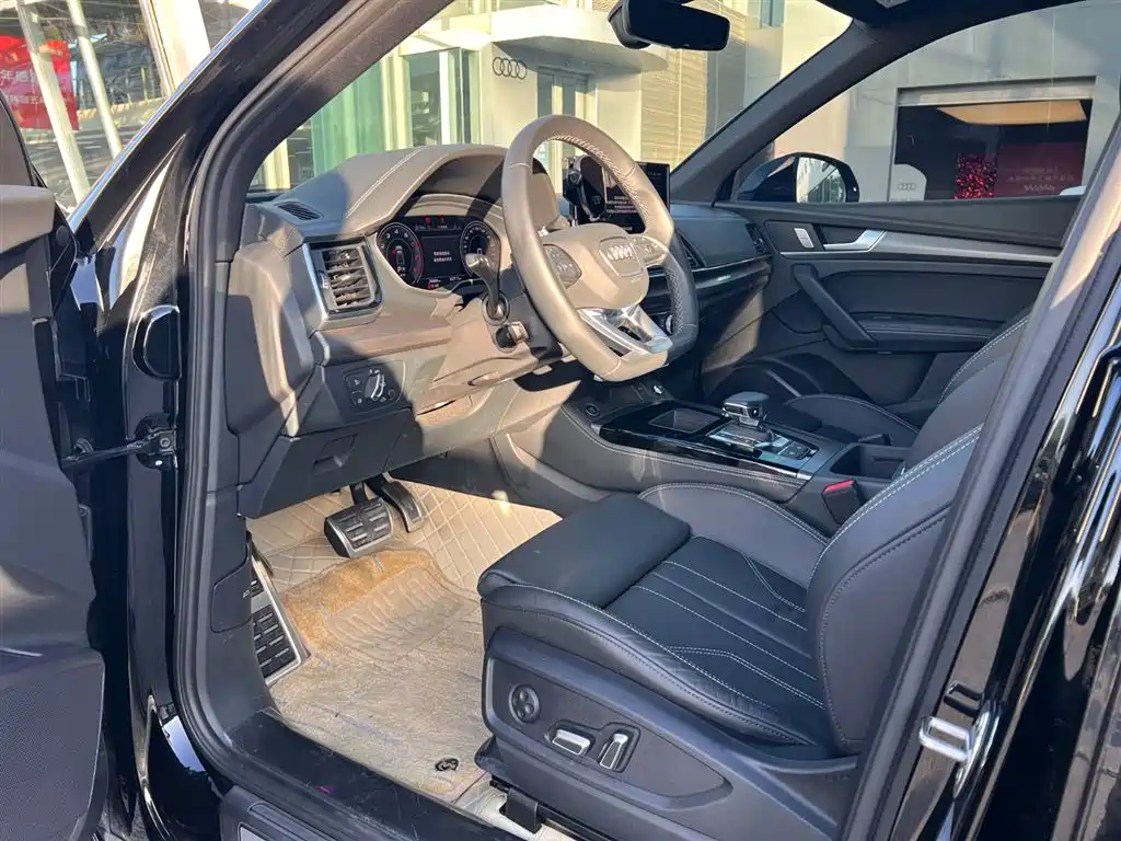 Audi Q5L 2023 40T Luxury Dynamic фото 4