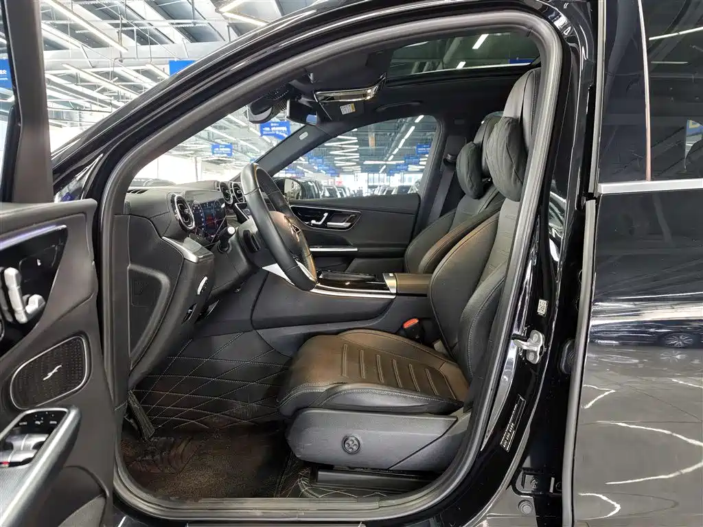 Mercedes-Benz GLC 2023 GLC 260 L 4MATIC Sport 5-seater фото 4