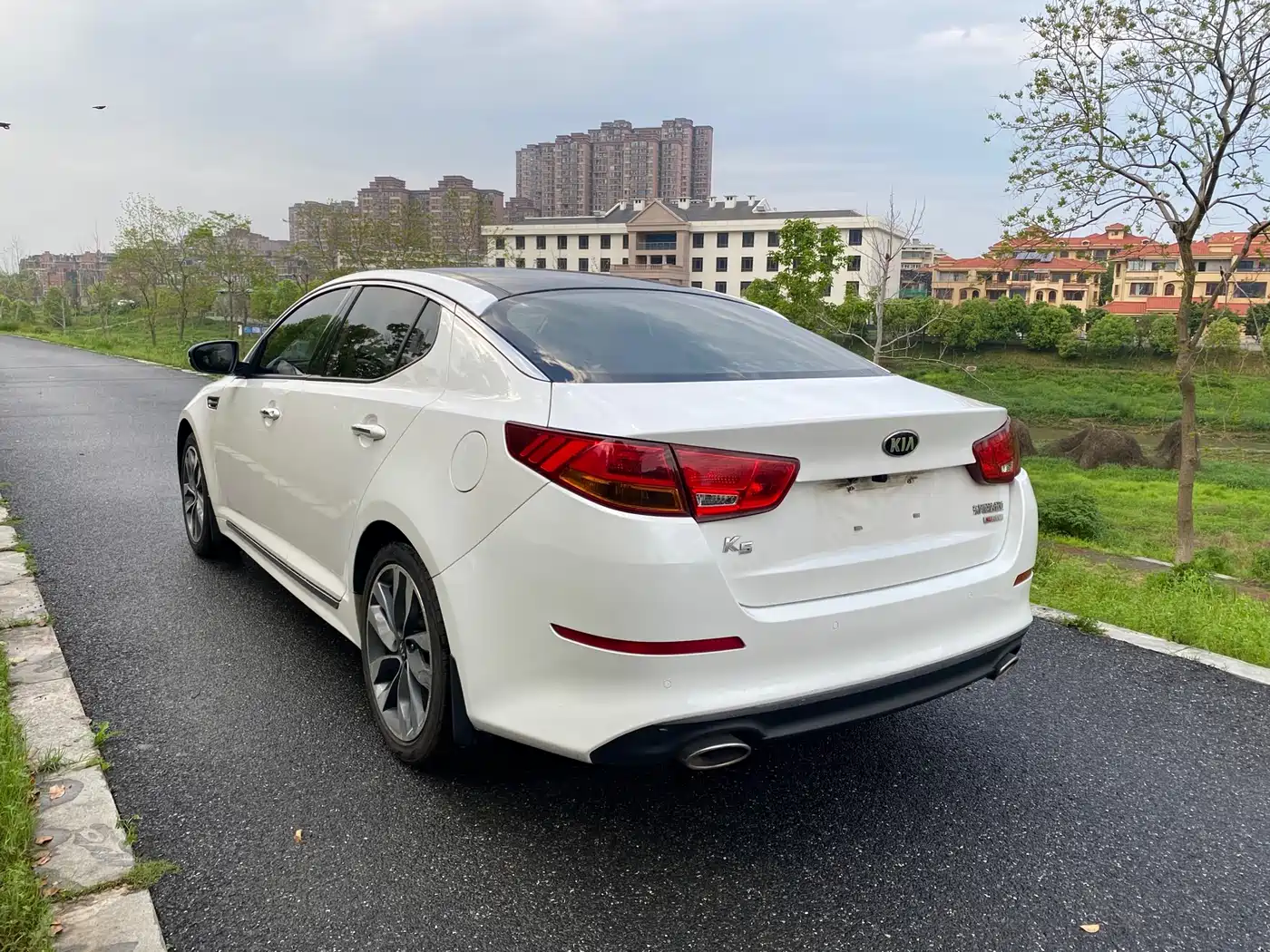 Kia K5 2015 2.0L Automatic LUX фото 7