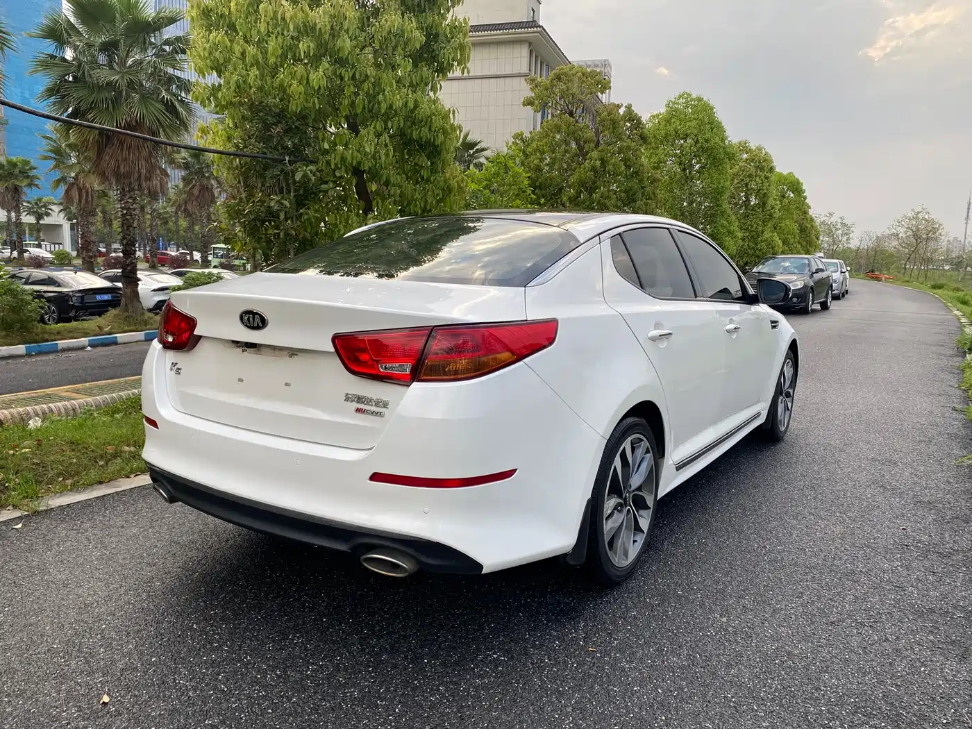 Kia K5 2015 2.0L Automatic LUX фото 8