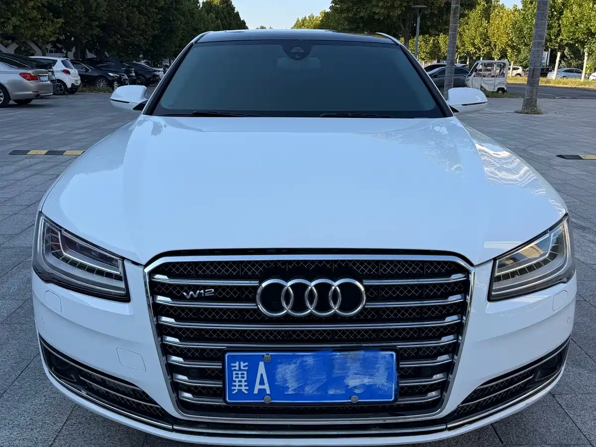 Photo 2 - Audi A8