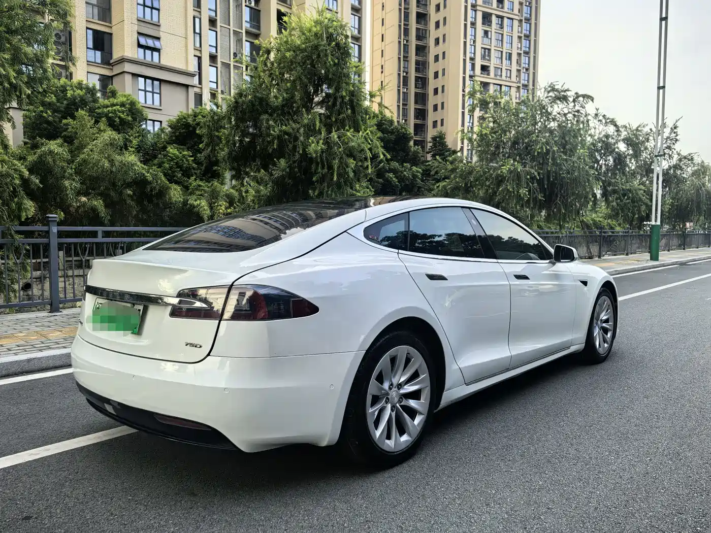 TESLA MODEL S
