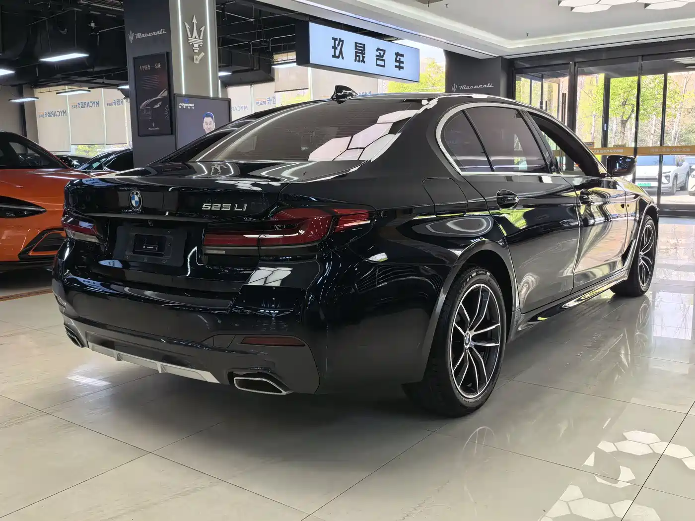 BMW 5 Series 2022 Model Second Facelift 525Li M Sport Package фото 9