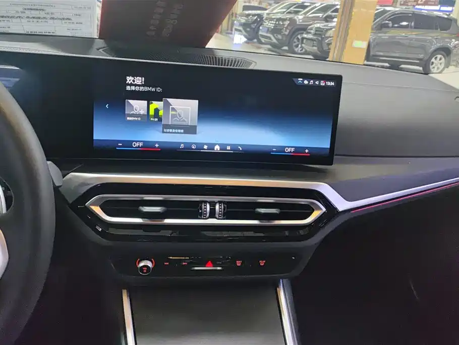 BMW 3 Series 2024 325i M Sport Package фото 13
