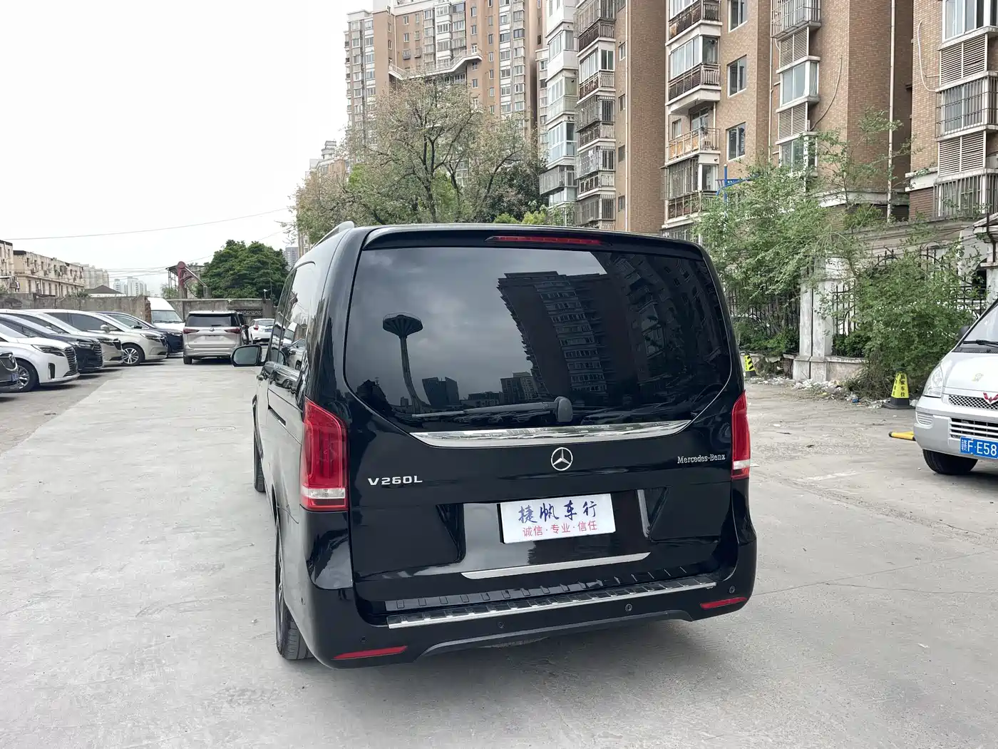 Mercedes-Benz V-Class 2020 Model V 260 L Long Wheelbase Luxury фото 4