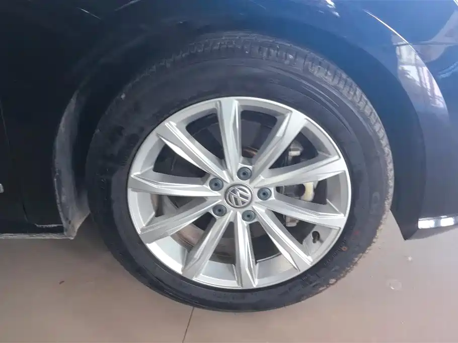 Volkswagen Passat 2017 330TSI DSG Prestige фото 6