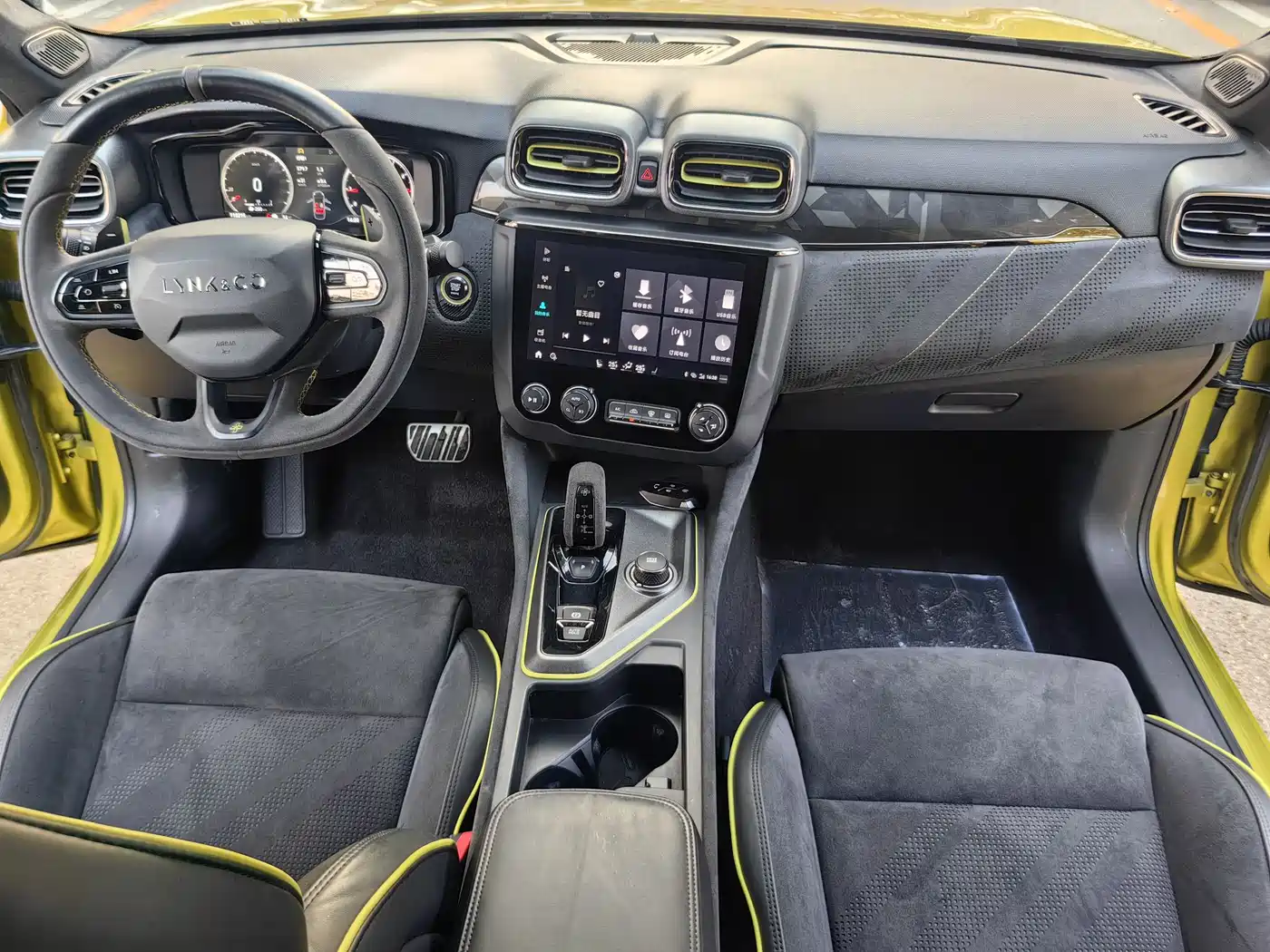 Lynk & Co 03 2020 03+ 2.0TD Auto Performance Package Edition фото 12