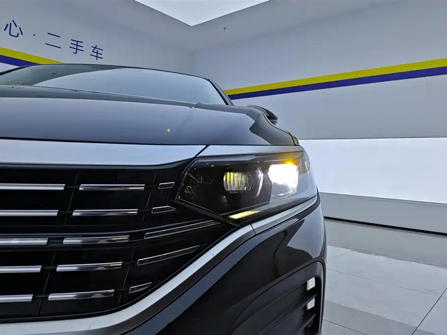 Volkswagen Passat 2025 Outstanding 280TSI Business Edition фото 5