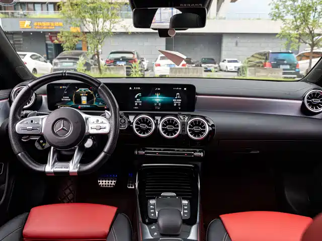 Mercedes-Benz CLA AMG 2021 AMG CLA 35 4MATIC — фото 5