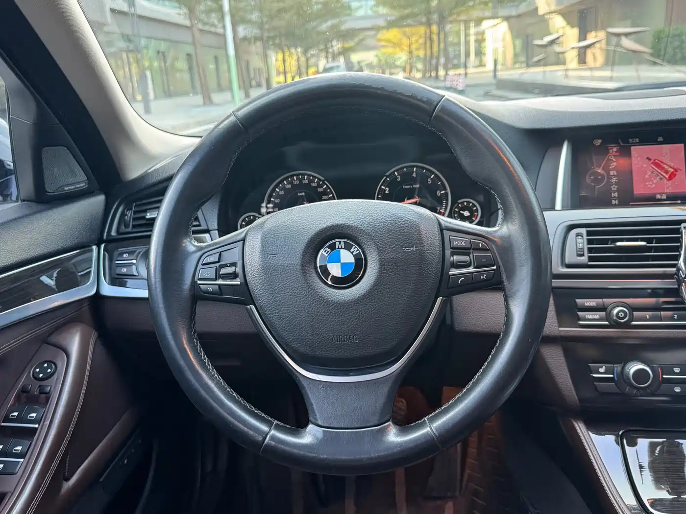 BMW 5 Series 2014 525Li Luxury Design Package фото 18