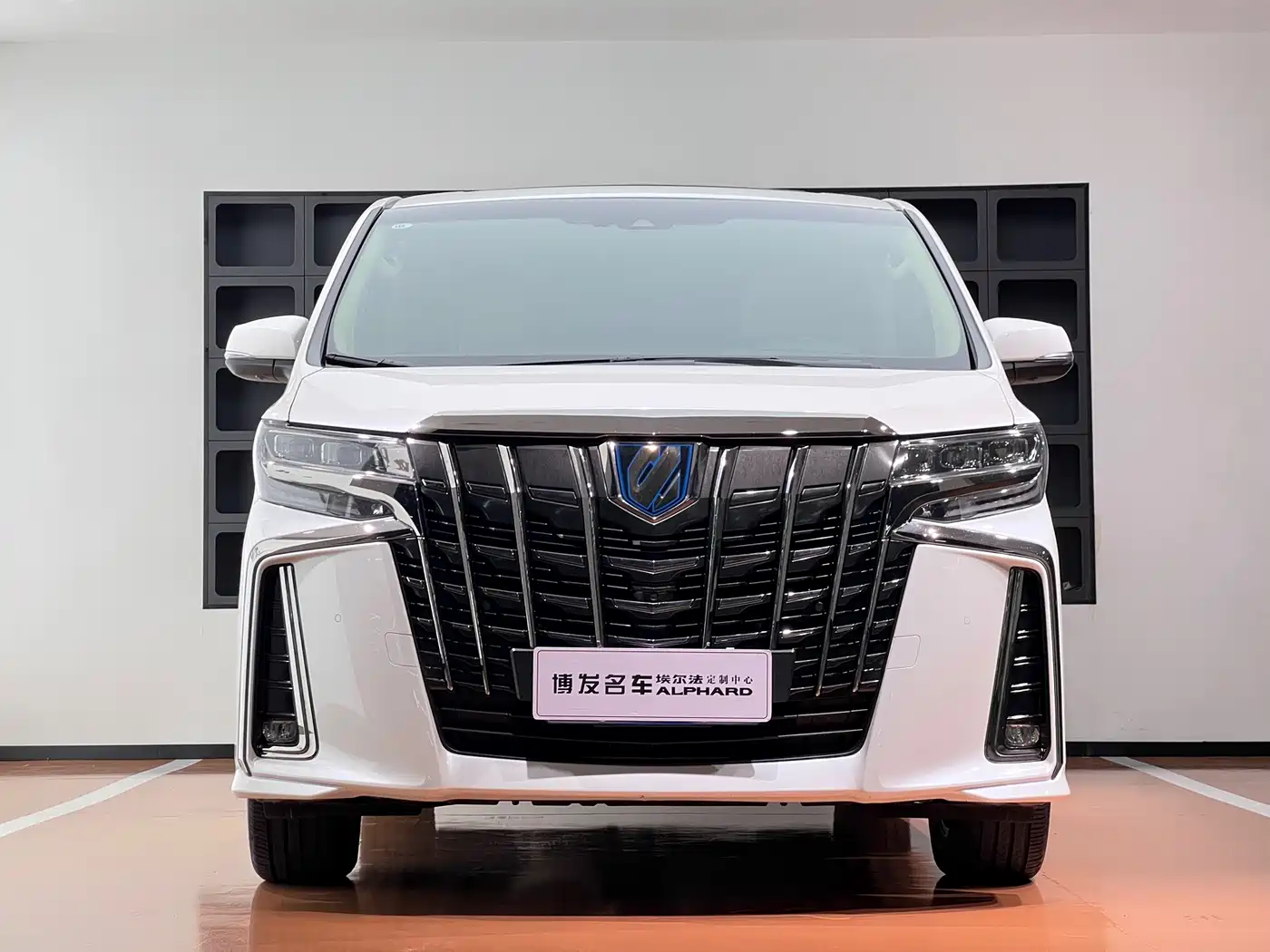 Toyota Alphard 2023 Dual Hybrid 2.5L Ultimate Gold Edition фото 2