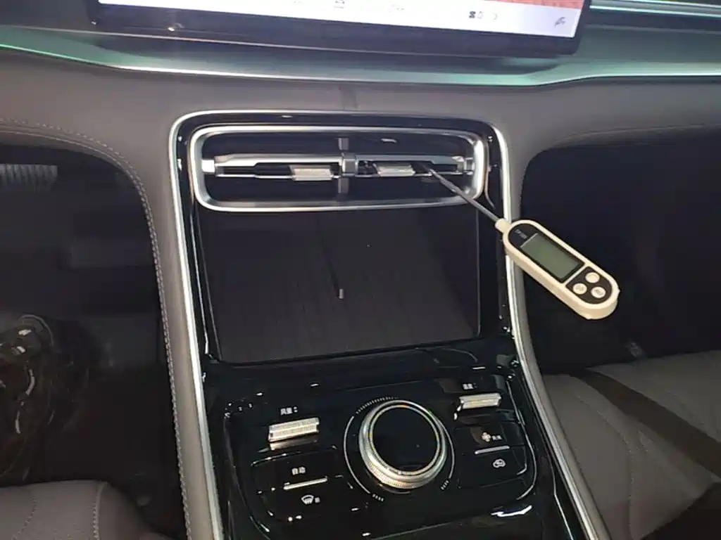 Geely Galaxy Galaxy A7 2025 EM-i 70km Luxury Edition фото 10