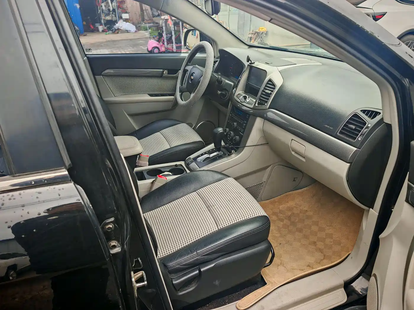 Chevrolet Captiva 2012 Model 2.4L 2WD Urban Edition 5-Seater фото 9