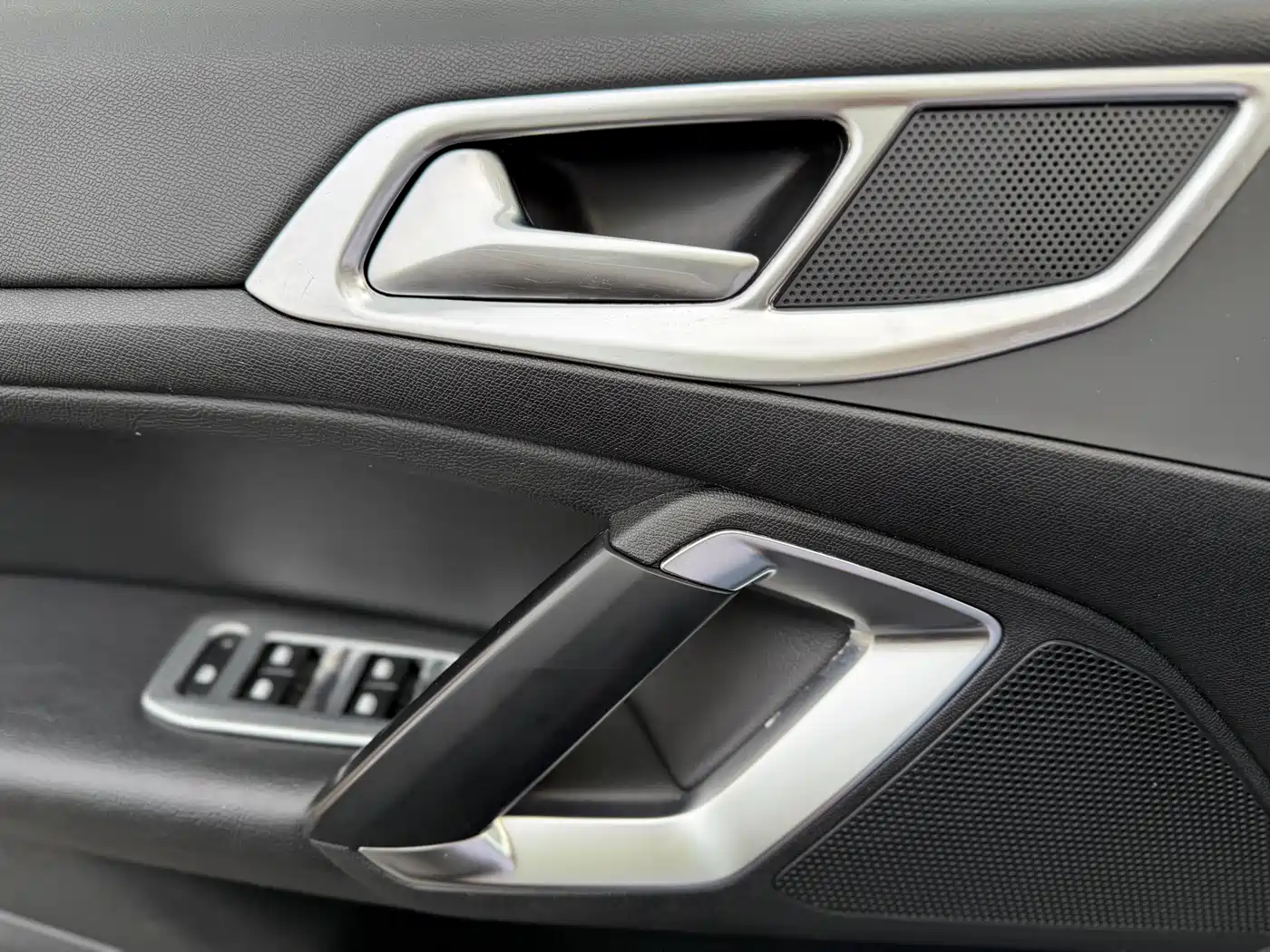 Peugeot 408 2015 Model 1.2T Automatic Luxury Edition фото 21