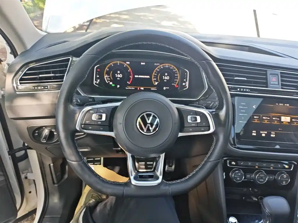 Volkswagen Tiguan L 2021 330TSI Automatic 2WD R-Line Premium фото 11