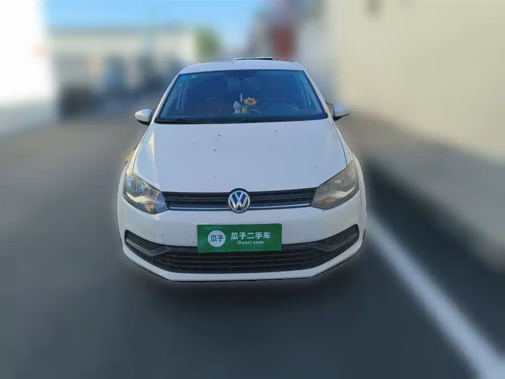 Volkswagen Polo 2016 1.4L Automatic Trend фото 2