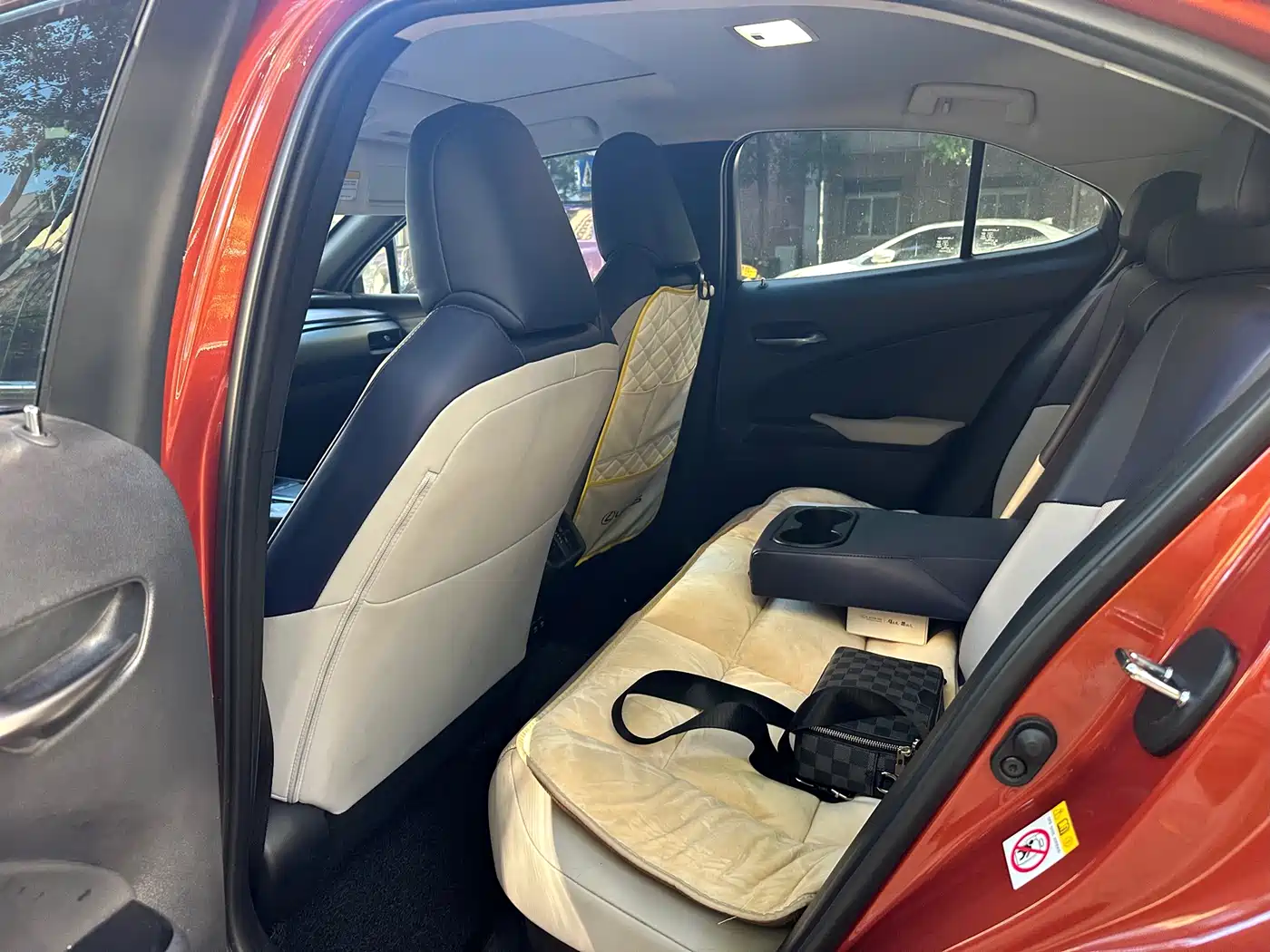 Lexus UX 2019 260h Explore & Enjoy Edition China V фото 5