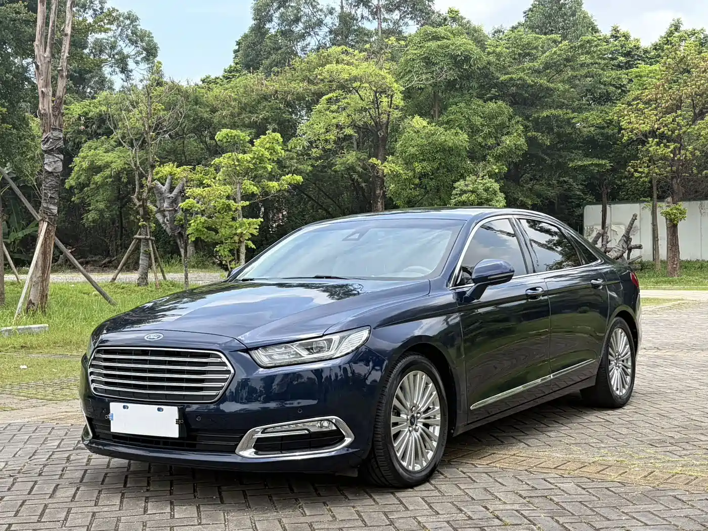 Фото 1 - Ford Taurus