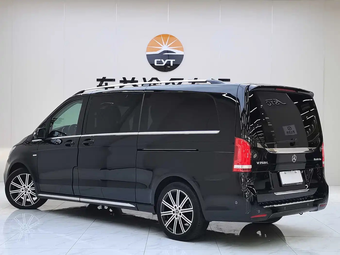 Mercedes-Benz V-Class 2022 V 260 L Long Wheelbase Luxury Edition фото 6