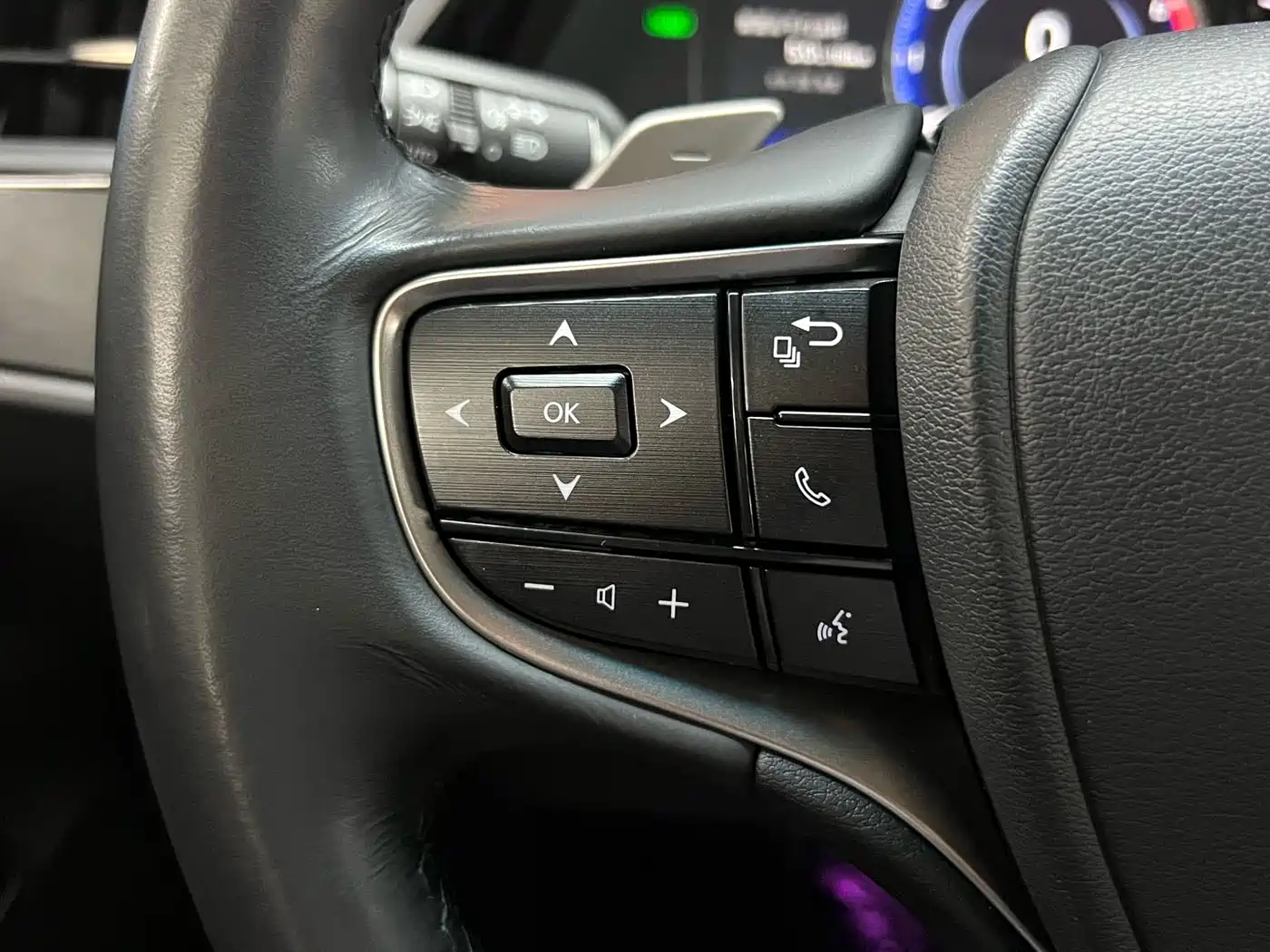 Lexus ES 2022 300h Excellence Edition фото 20