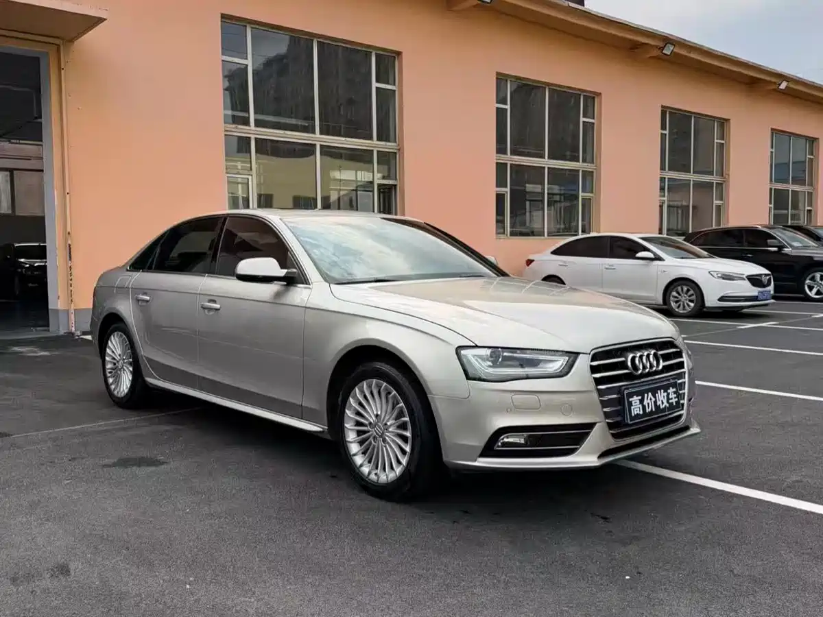 Audi A4L 2015 35 TFSI Auto Comfort фото 3