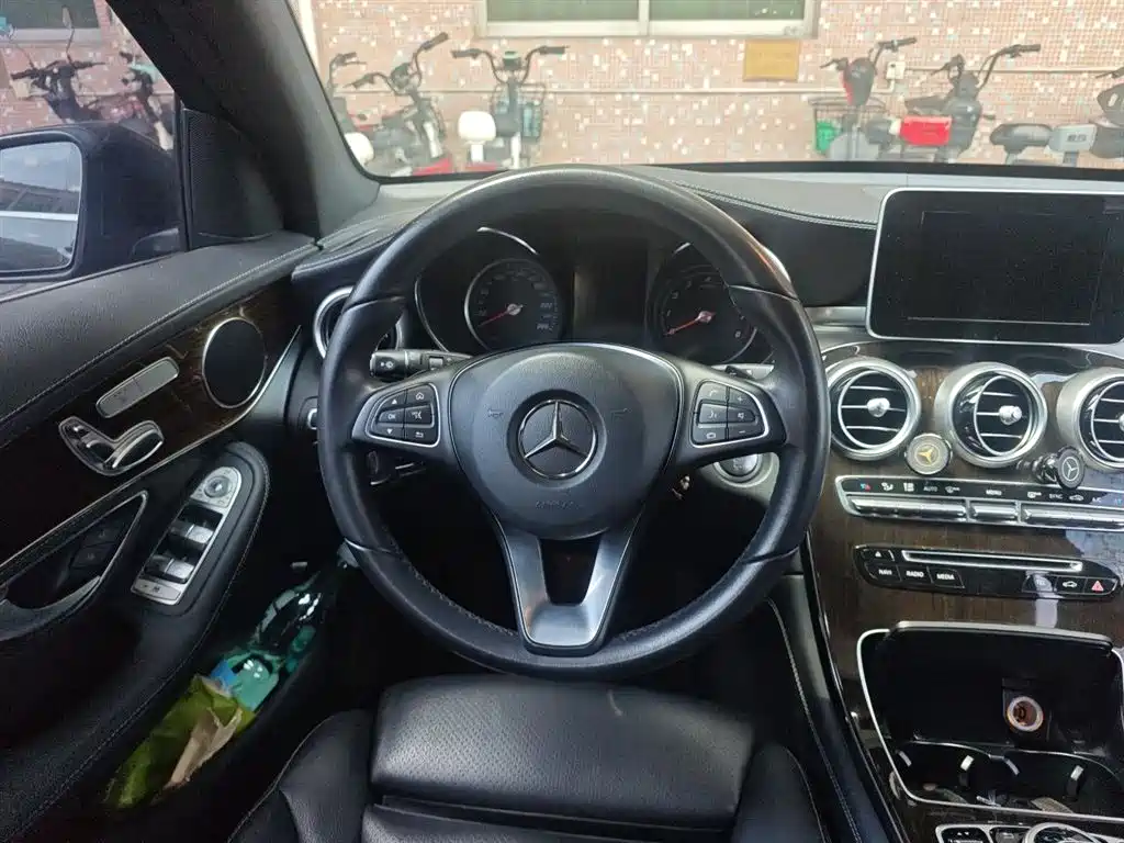 Mercedes-Benz GLC 2018 Facelift GLC 260 4MATIC Luxury фото 11