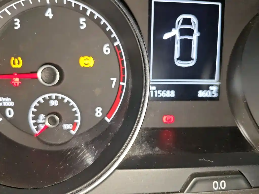 Volkswagen Golf 2014 1.6L Automatic Comfort фото 13
