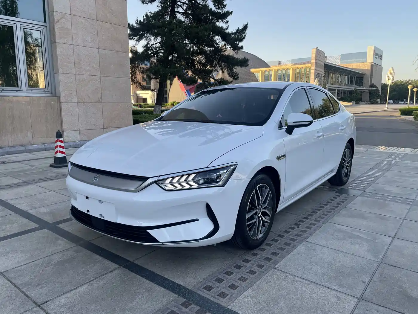 BYD Qin PLUS 2021 EV 400KM Luxury Model фото 2