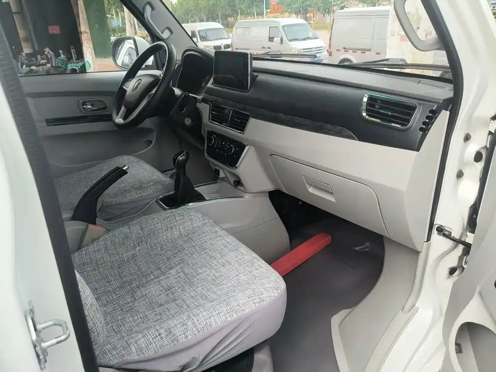 Jinbei New Hiace S 2023 2023 1.5L Fortune Van 2/5-seater AC Version SWC15M