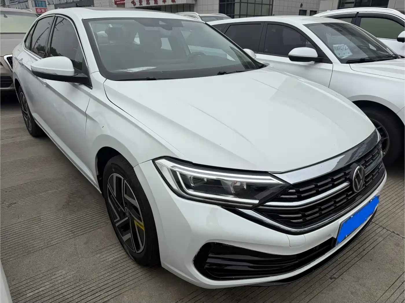 Volkswagen Sagitar 2023 Model Year 280TSI DSG Surpass Edition фото 3