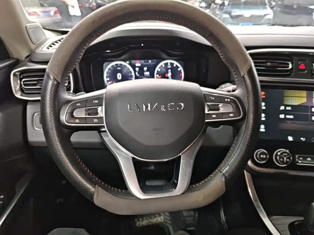 Lynk & Co 01 2017 2.0T AWD Pro фото 11