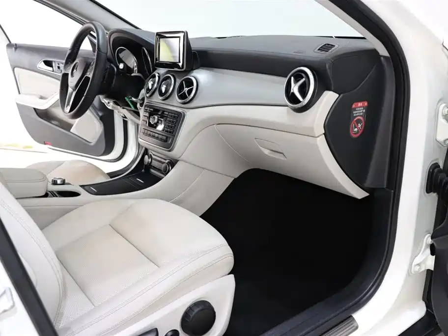 Mercedes-Benz GLA 2015 GLA 200 Fashion фото 8