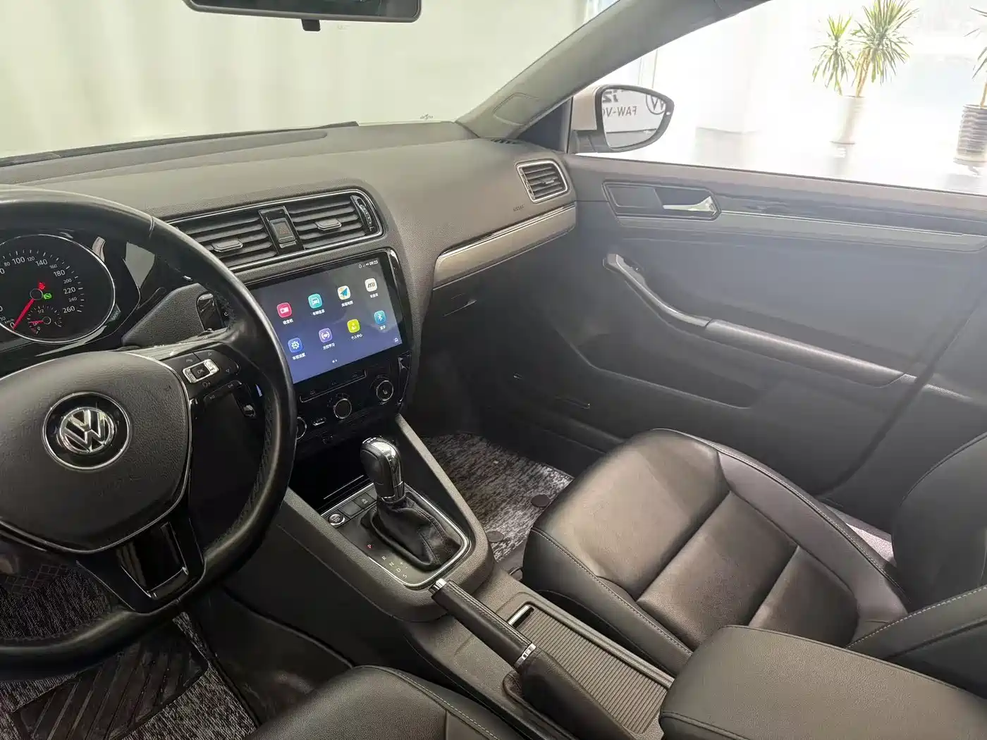 Volkswagen Sagitar 2018 280TSI DSG Spark Edition фото 8