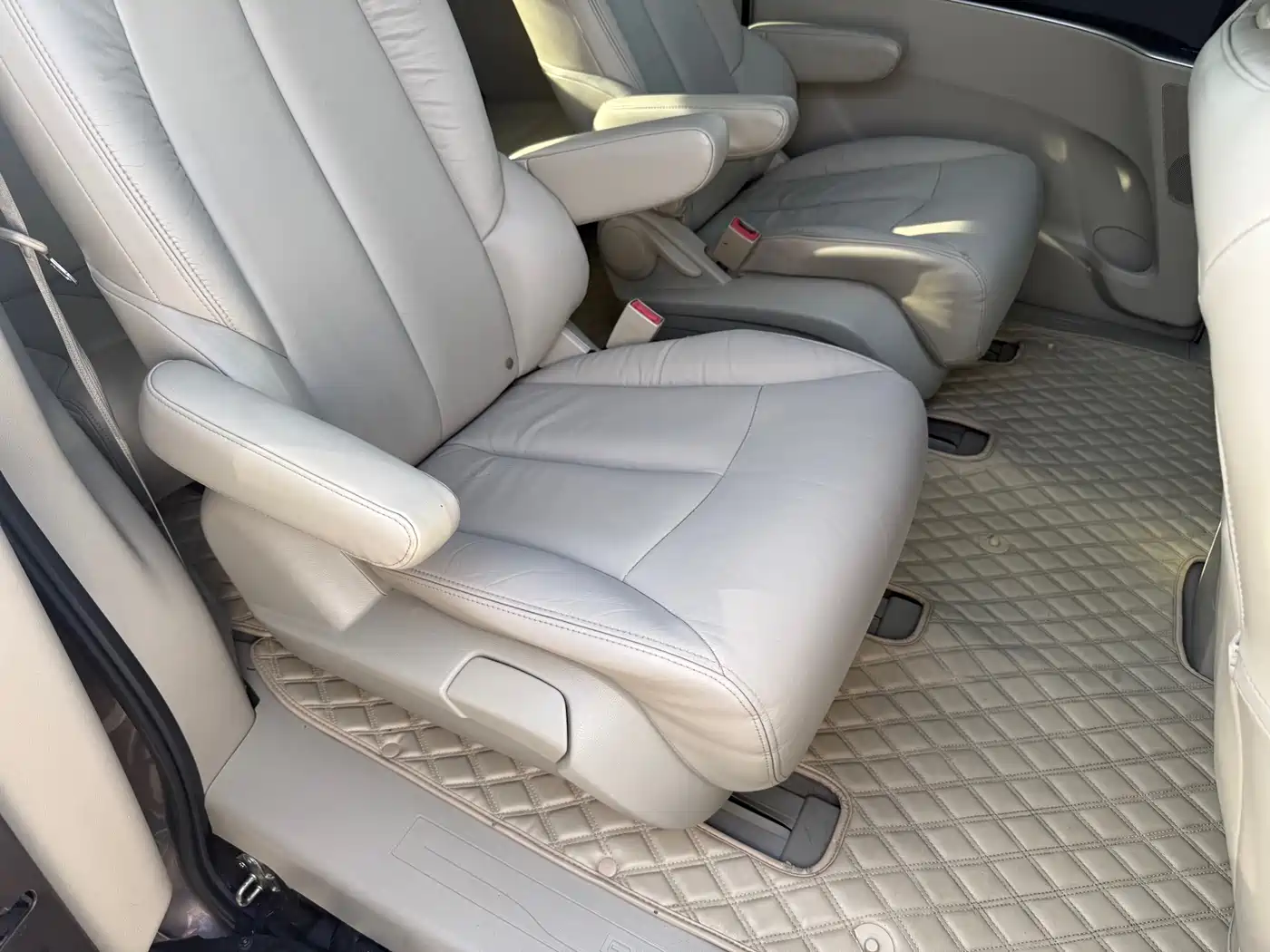 Buick GL8 2014 2.4L LT Luxury Business Executive фото 17