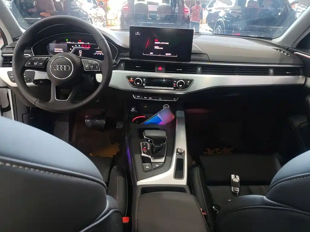 Фото 10 - Audi A4L