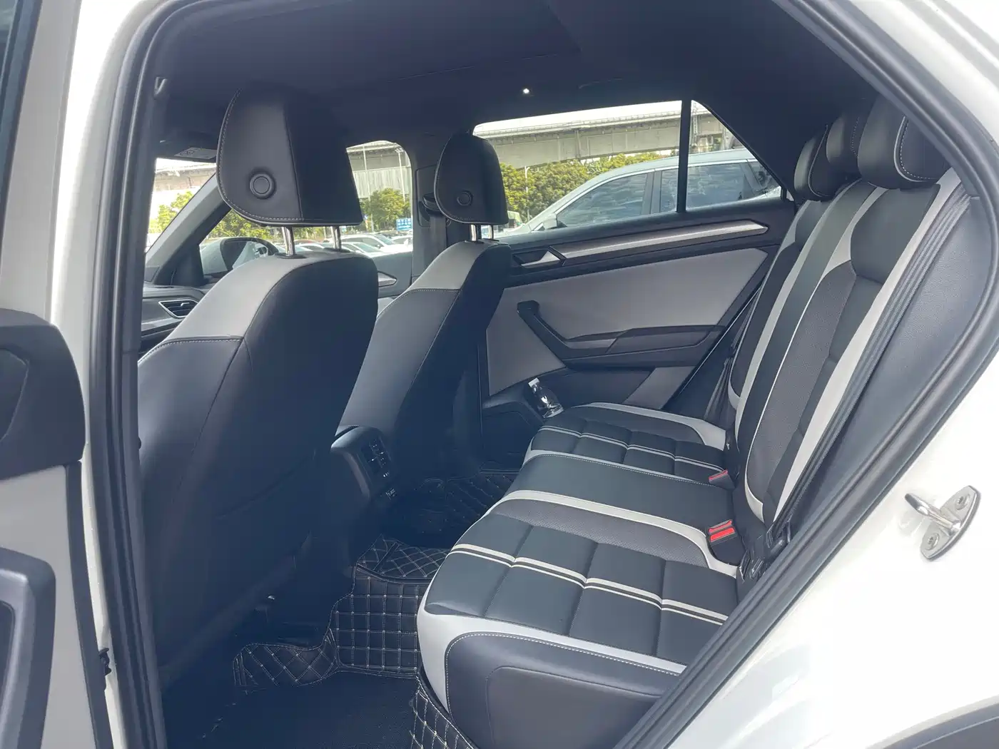Volkswagen T-Roc, миниатюра 9