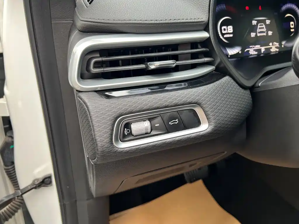 Фото 8 - Geely Emgrand