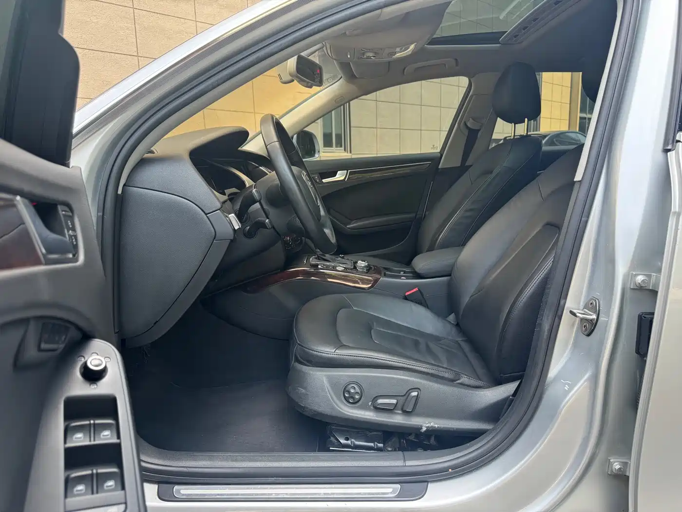 Audi A4L 2012 2.0 TFSI Automatic Technology фото 11