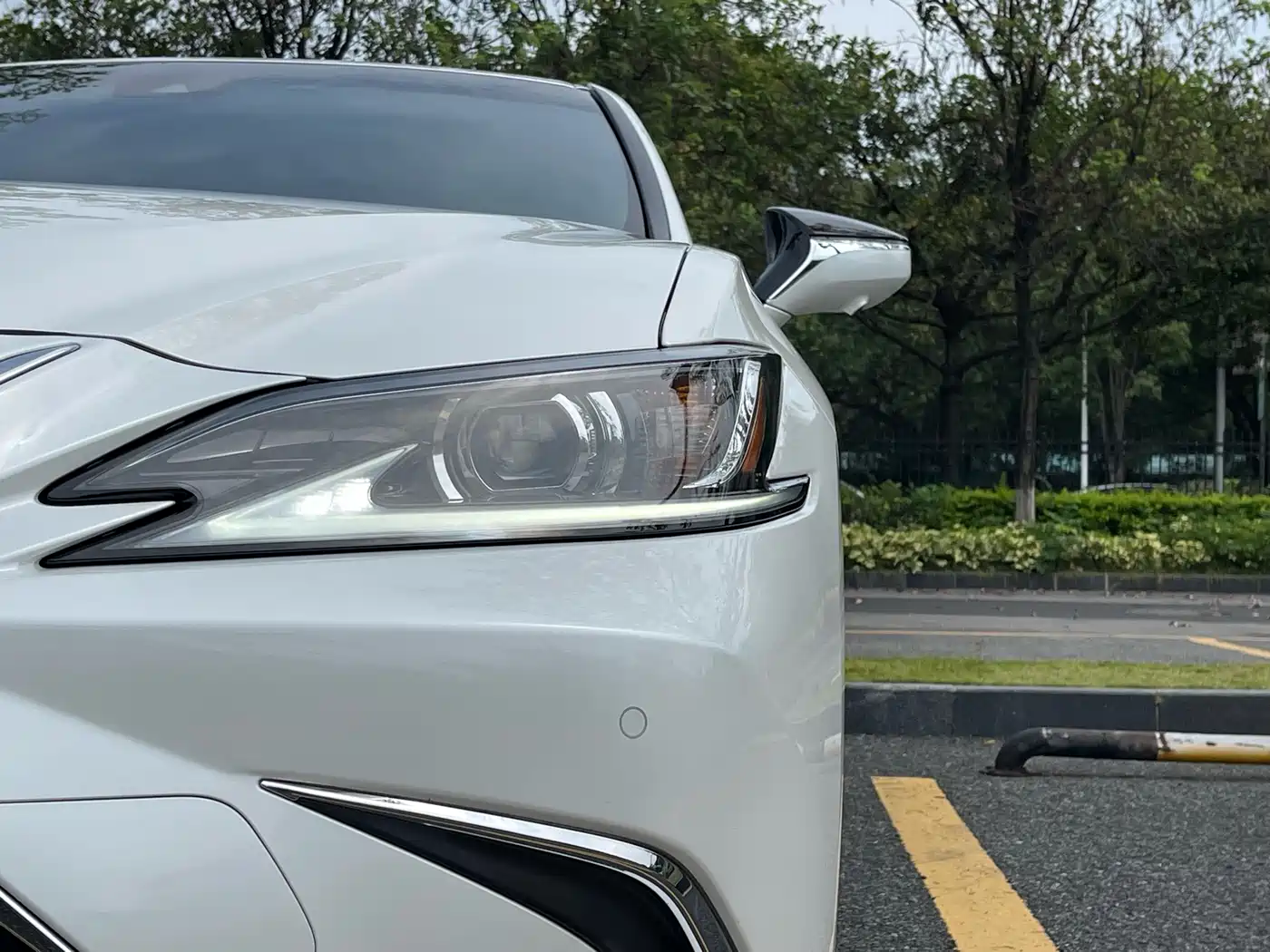 Lexus ES 2023 200 Excellence Edition фото 8