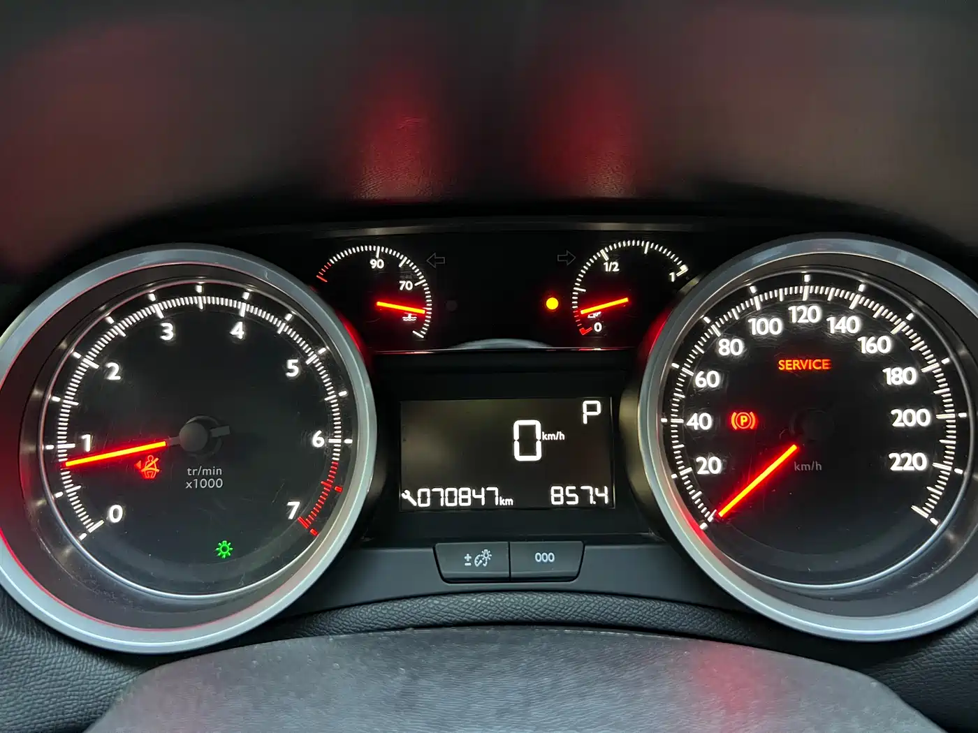 Peugeot 408 2014 1.8L Automatic Luxury Edition фото 6