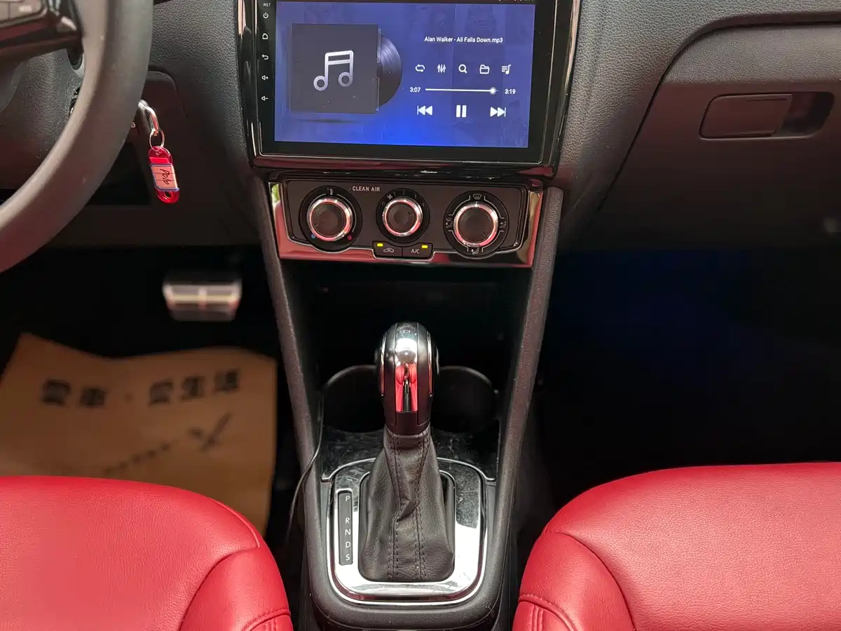 Volkswagen Polo 2018 1.5L Auto Safe Drive фото 13