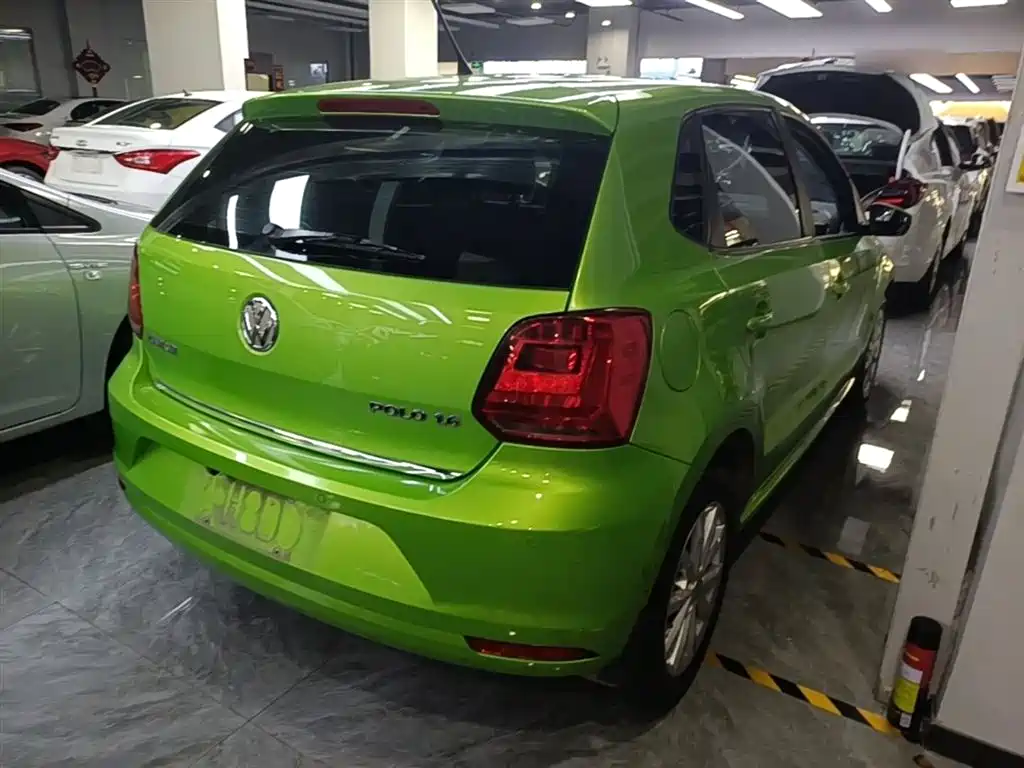 Volkswagen Polo 2014 1.6L Automatic Luxury Edition фото 7