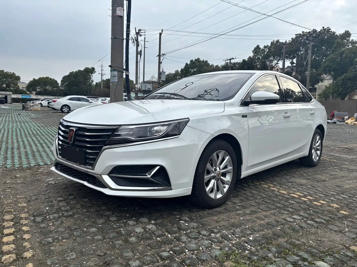 ROEWE I6 NEW ENERGY