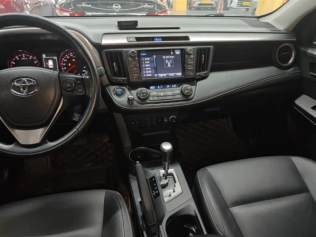 Toyota RAV4 Rongfang 2016 2.0L CVT 2WD Smart (China V) фото 9