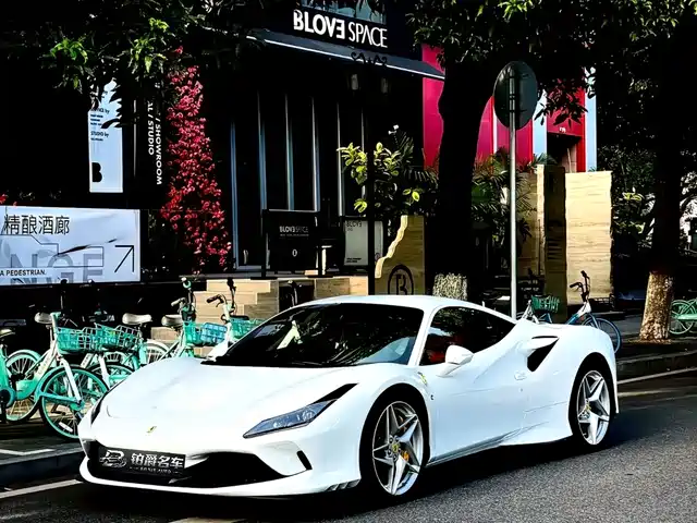 Ferrari F8 Tributo 3.9T V8