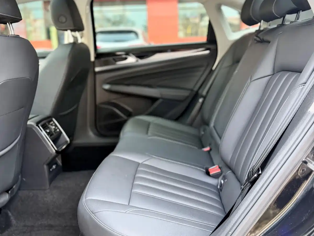 Volkswagen Passat 2022 280TSI Business Edition фото 11
