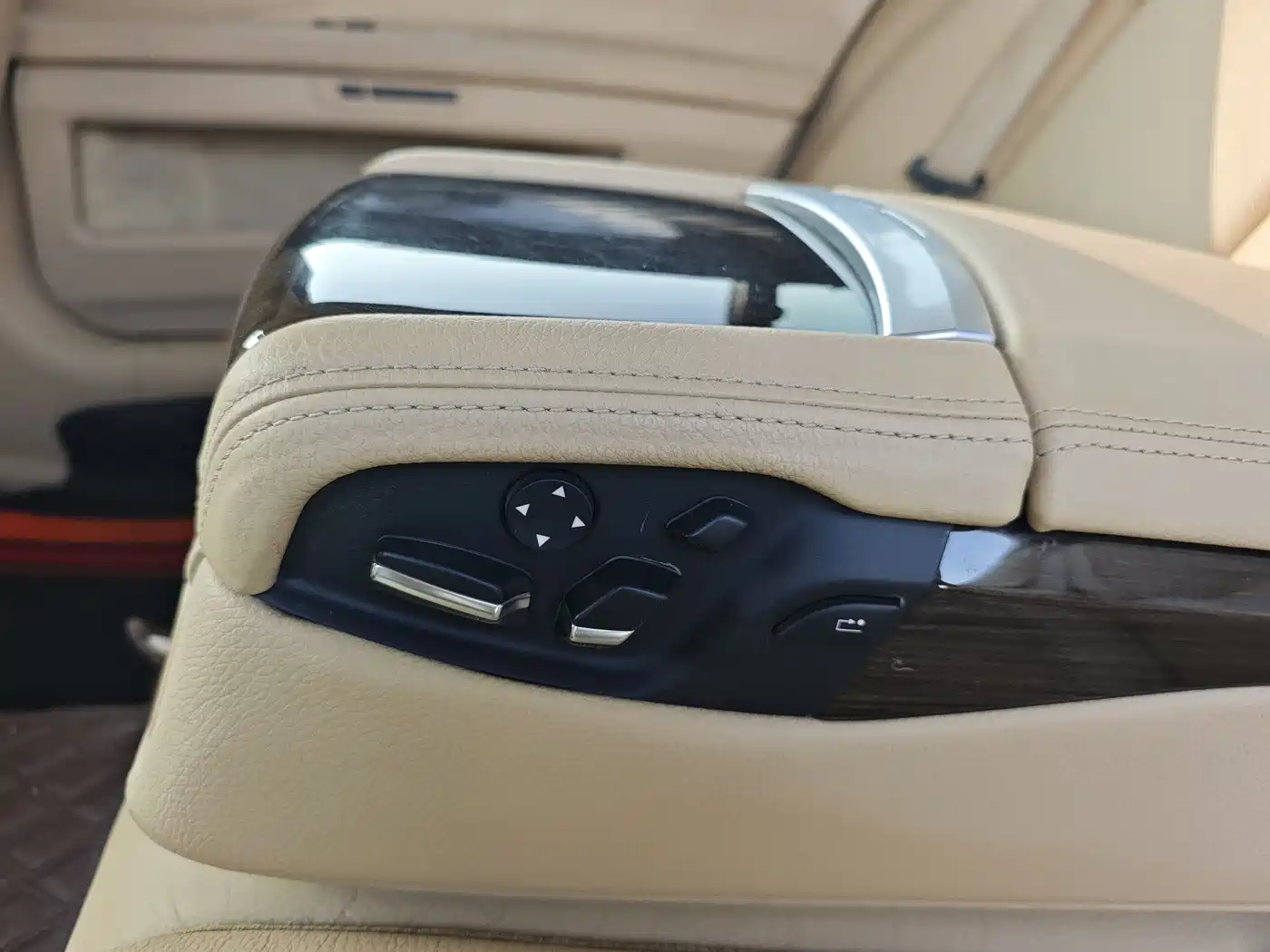BMW 7 Series 2011 730Li Elegance фото 8
