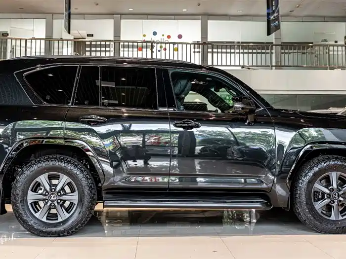 Lexus LX 2025 700h OVERTRAIL Frontier Edition фото 4