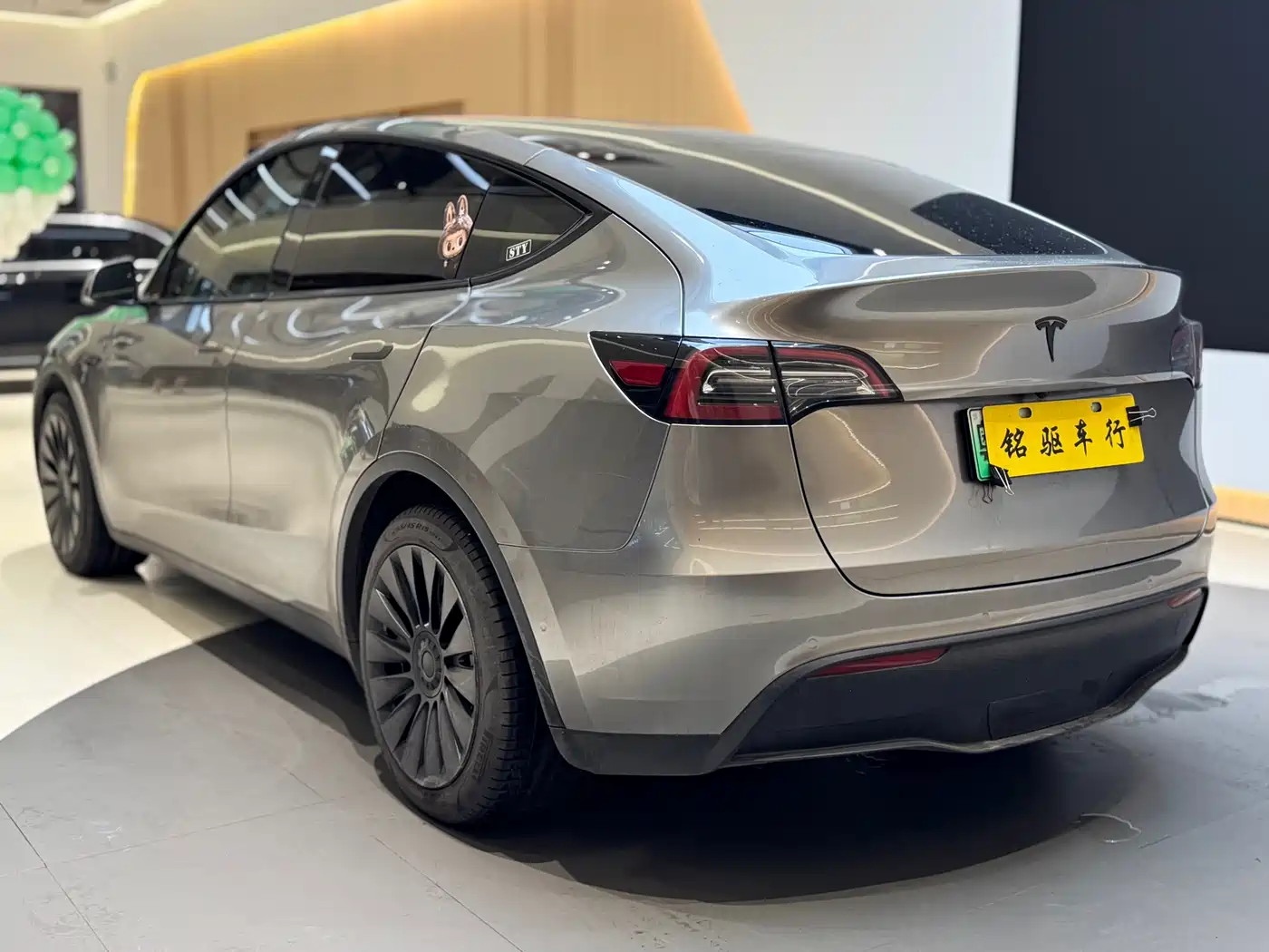 TESLA MODEL Y