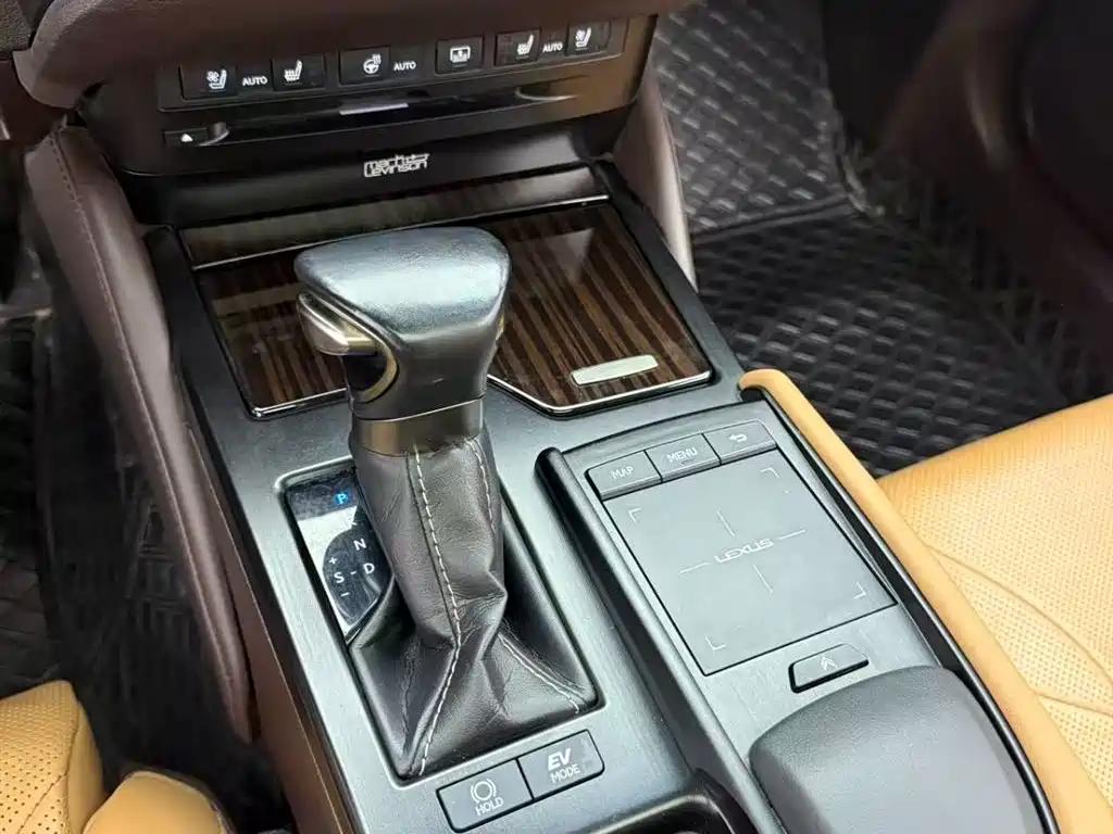 Lexus ES 2020 Model 300h Executive Edition China V фото 10